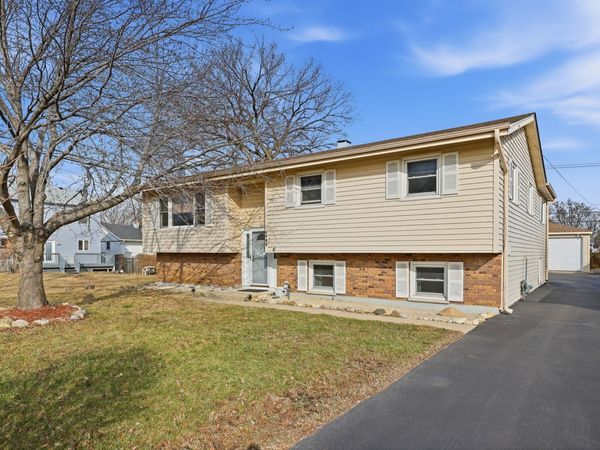 1120 Poplar Street , Lake In The Hills, IL 60156