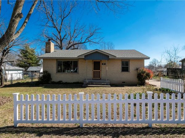 707 Cherokee Street , Grove, OK 74344