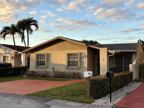 10611 SW 23rd Ter , Miami, FL 33165