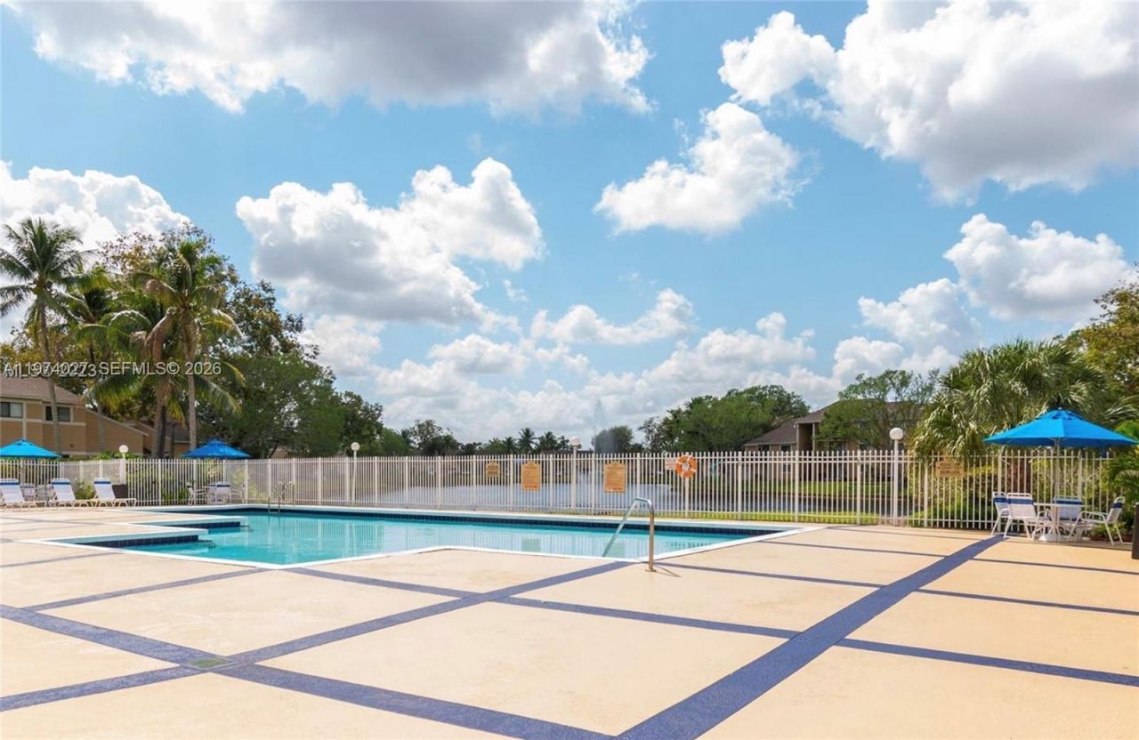 251 W Palm Cir W , Unit 302, Pembroke Pines, FL 33025 Photo