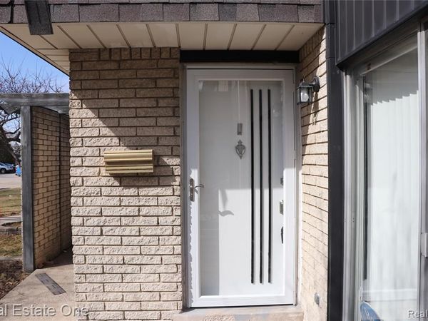 8256 Karam Boulevard, Warren, MI 48093