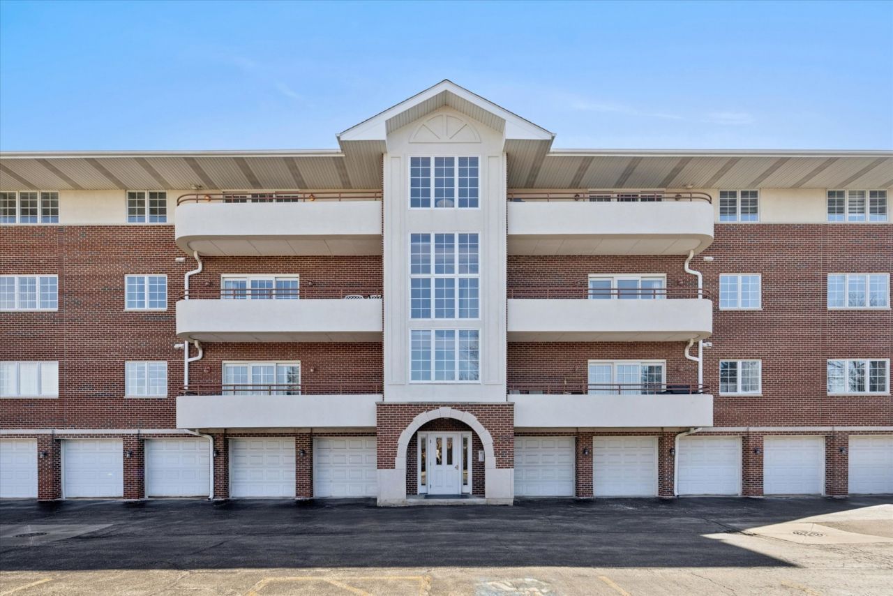 714 W 63rd Street, Unit 303, Westmont, IL 60559 Main Photo