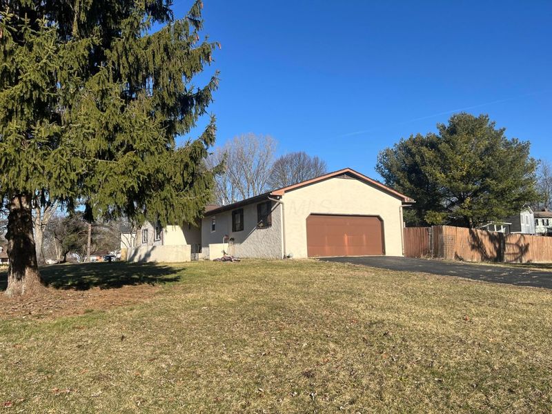 15 Dover Court SW, Reynoldsburg, OH 43068 Photo 2