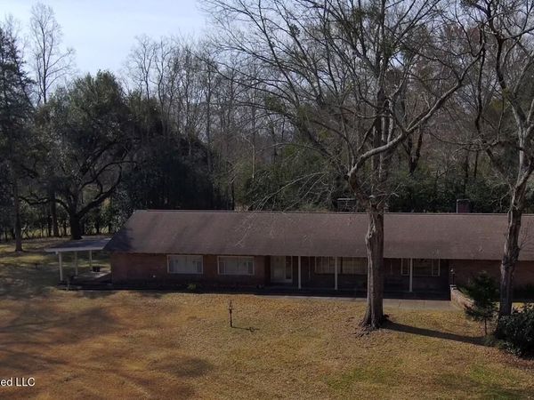 200 Gloucester Road, Natchez, MS 39120