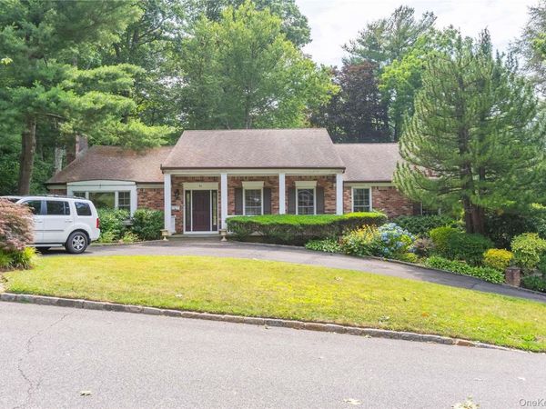 65 Starling Court , East Hills, NY 11576