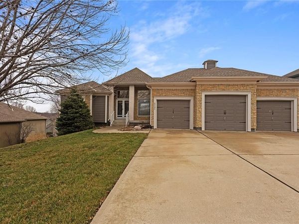 5701 NE Coral Drive, Lee's Summit, MO 64064