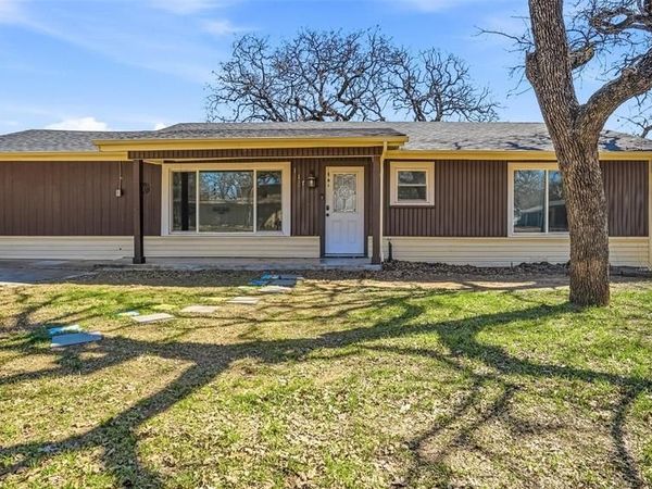 117 Oakwood Drive, Keene, TX 76059