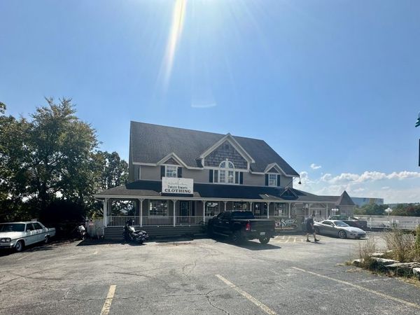 2420 W 76 Country Boulevard , Branson, MO 65616