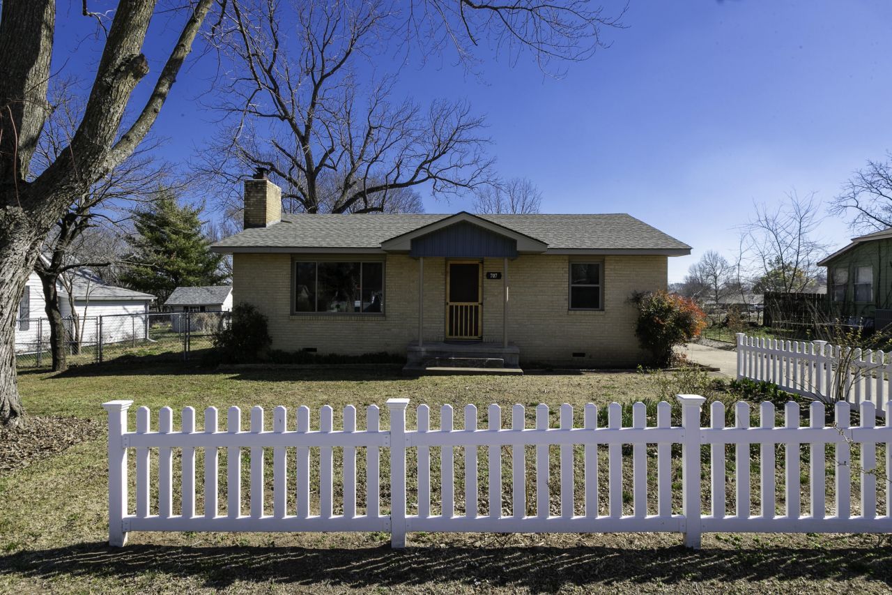 707 S Cherokee Street, Grove, OK 74344 Main Photo
