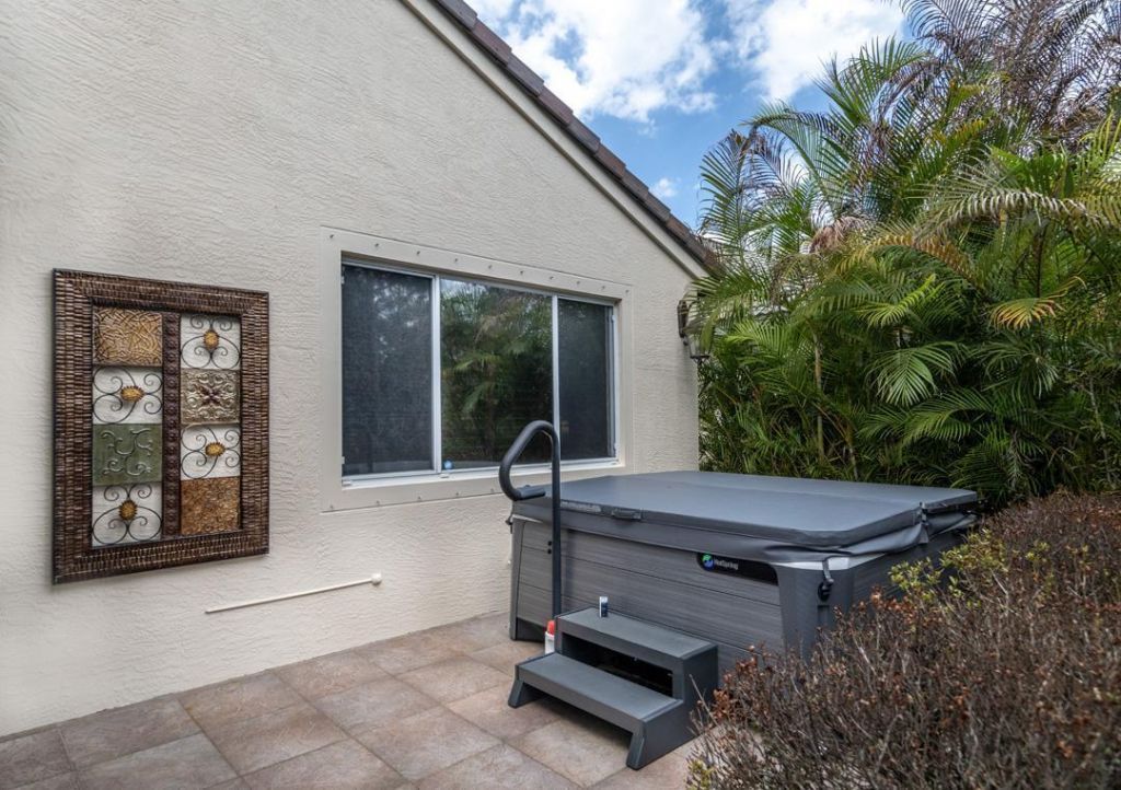 258 NW Red Cedar Street, Jensen Beach, FL 34957 Photo