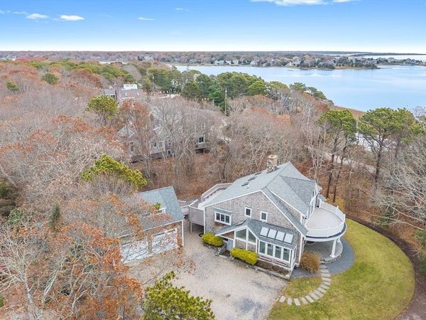 528 Menauhant Rd, Falmouth, MA 02536