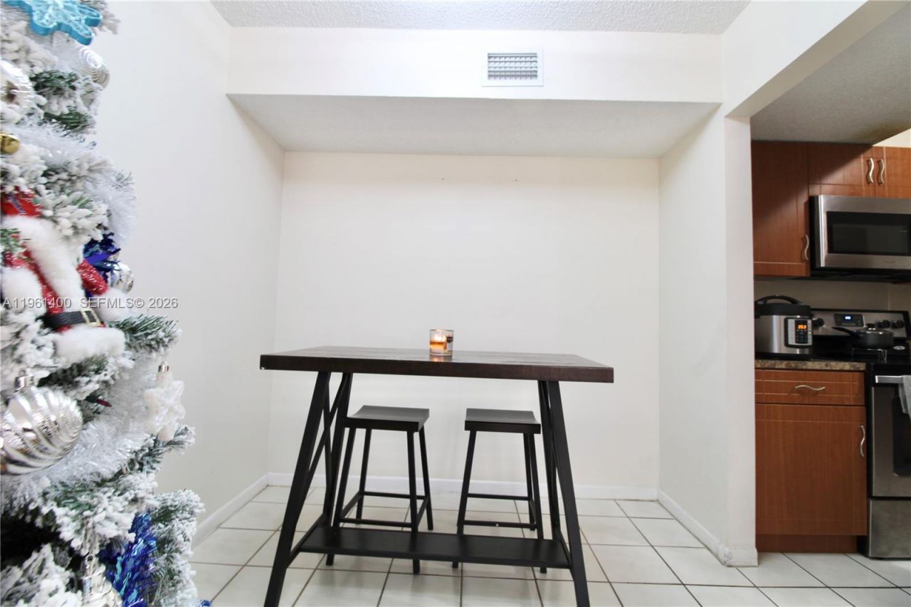 556 NW 114th Ave , Unit 201, Sweetwater, FL 33172 Photo