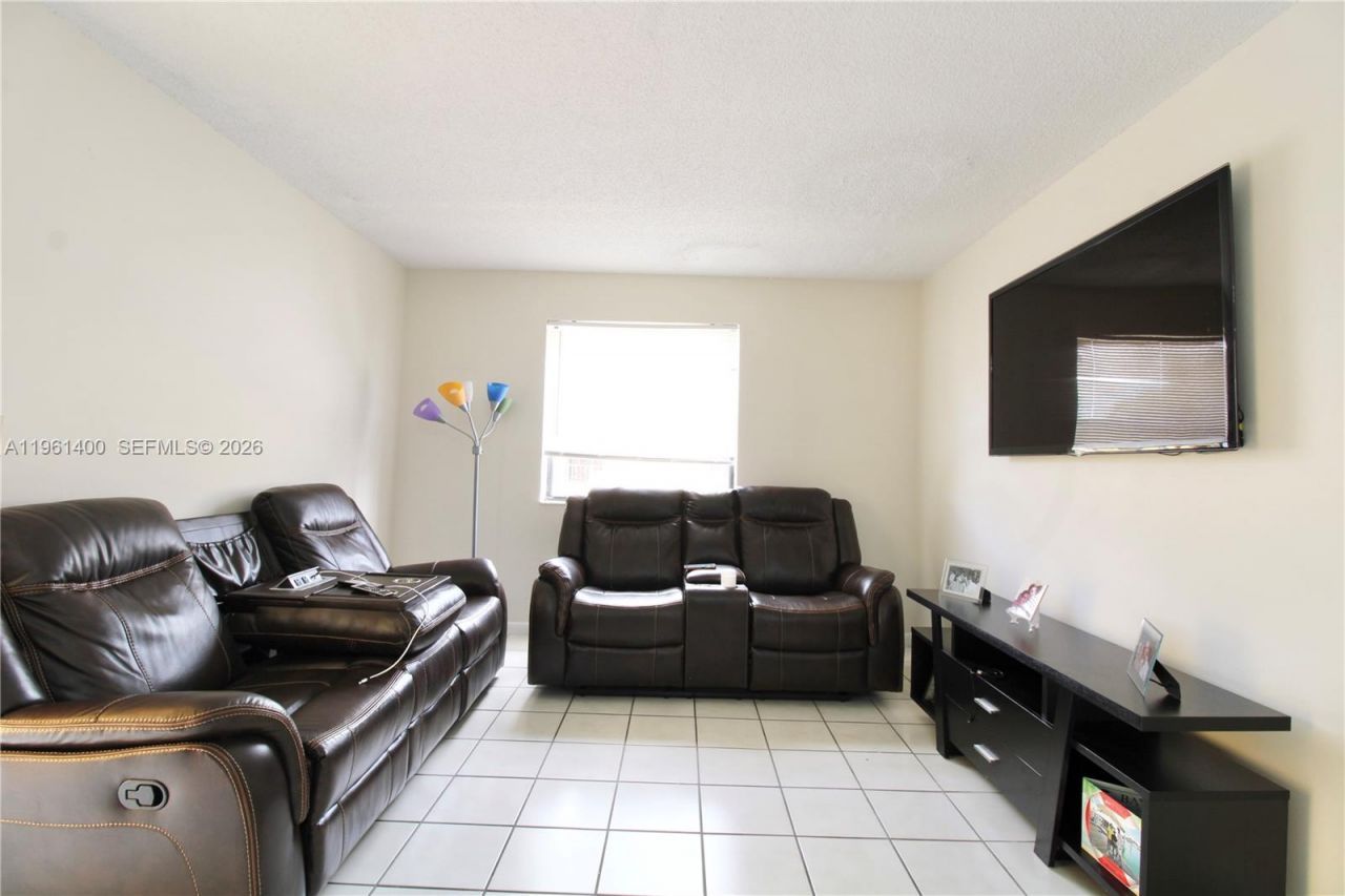 556 NW 114th Ave , Unit 201, Sweetwater, FL 33172 Photo