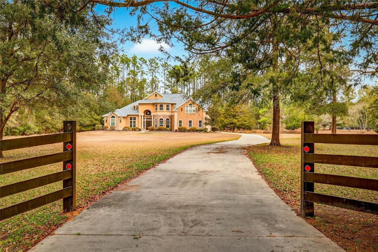 19056 NW 72nd Avenue, Alachua, FL 32615 Photo