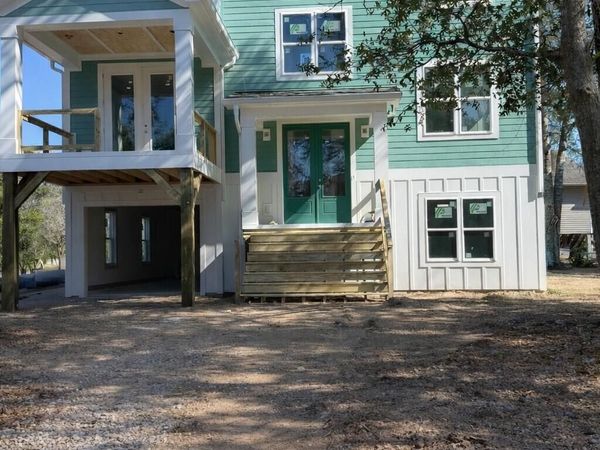 98 SE 43rd Street, Oak Island, NC 28465