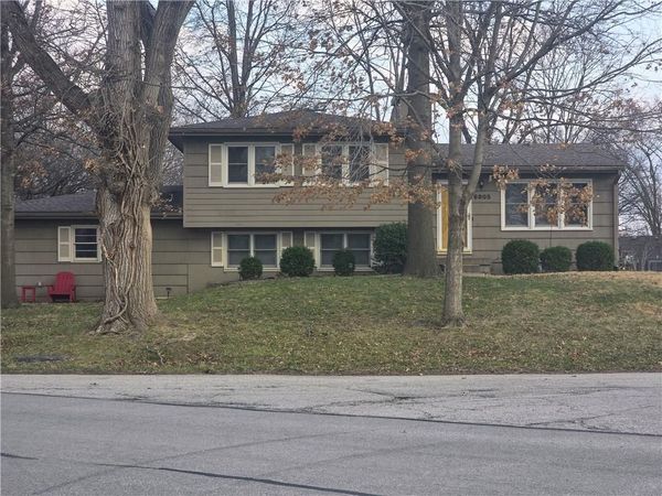 6905 NW 75th Street, Kansas City, MO 64152