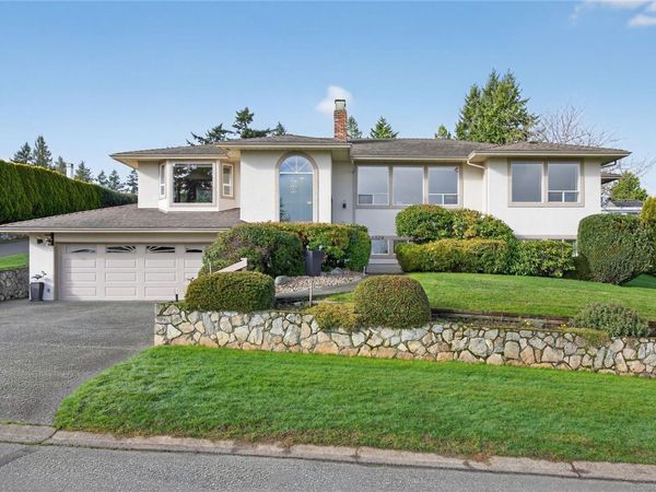 6524 Bella Vista Dr, Central Saanich, BC V8Z 6X1