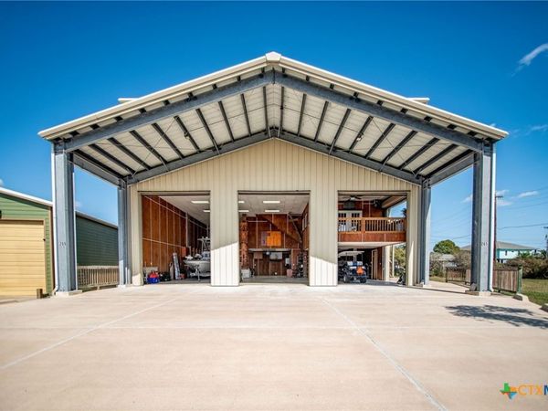 265 Coastal Oaks Loop, Port O'Connor, TX 77982