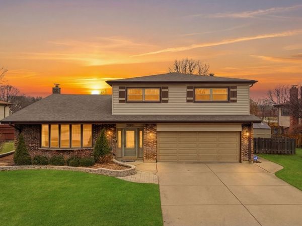 2126 E Waverly Lane , Arlington Heights, IL 60004