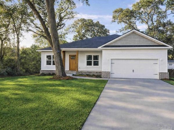 4046 Woodfin Cir, Pace, FL 32571