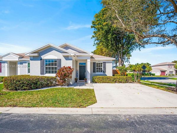 5911 Kelsey Ln , Tamarac, FL 33321