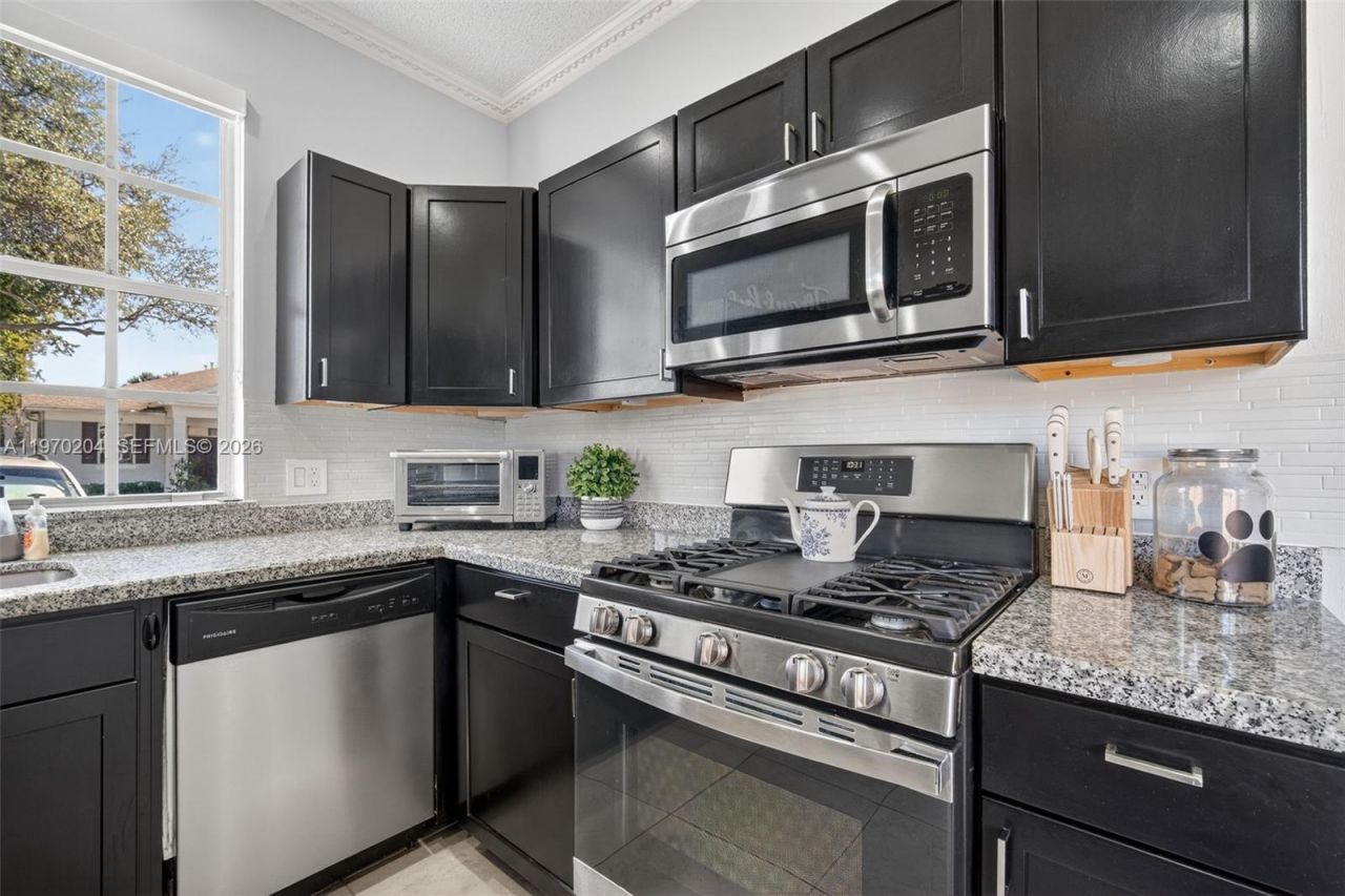 5911 Kelsey Ln , Tamarac, FL 33321 Photo