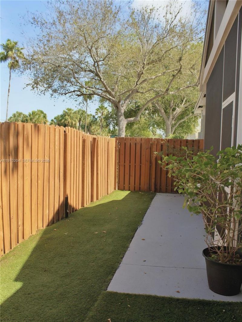 5911 Kelsey Ln , Tamarac, FL 33321 Photo