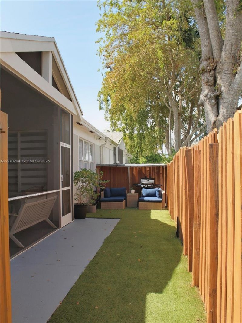 5911 Kelsey Ln , Tamarac, FL 33321 Photo