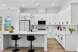 2032 Forest Avenue photo 4