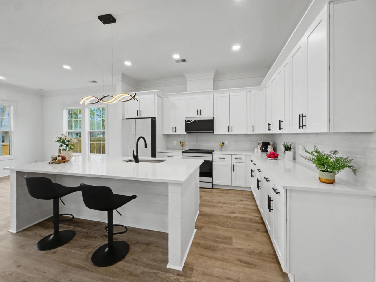 2032 Forest Avenue Photo 4