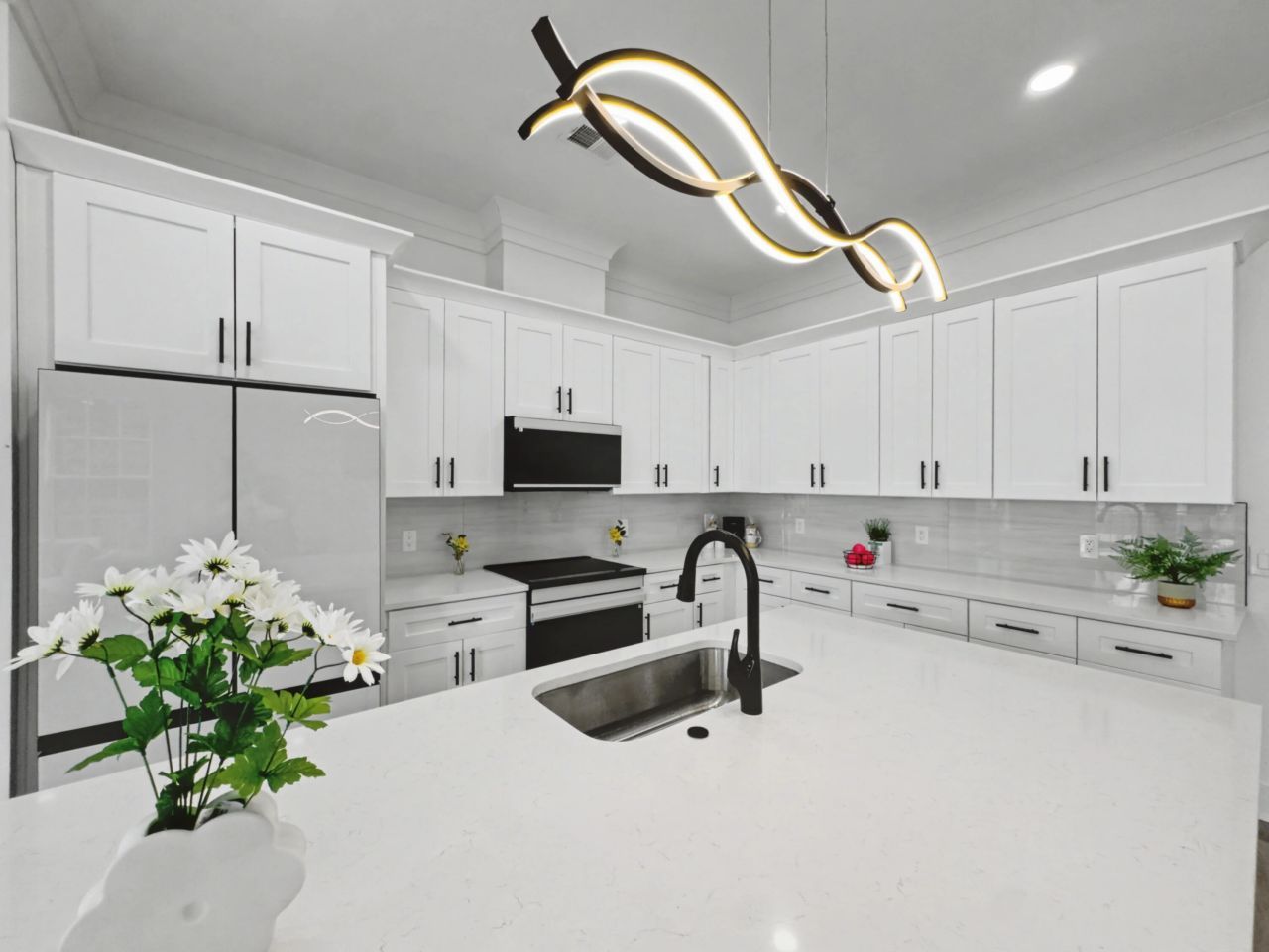 2032 Forest Avenue Photo 5