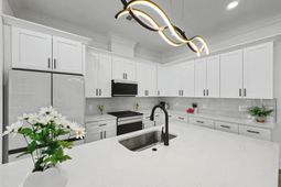 2032 Forest Avenue photo 4