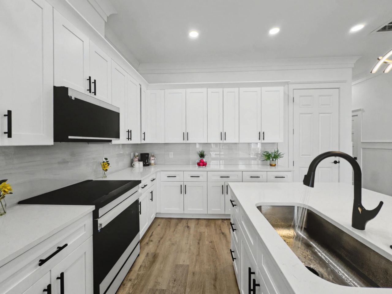 2032 Forest Avenue Photo 7