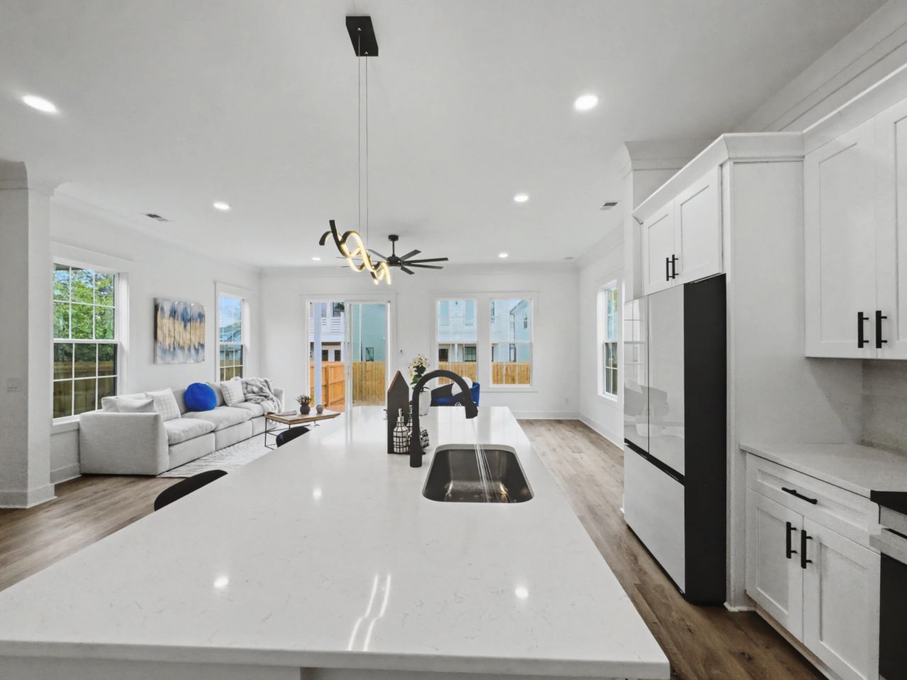 2032 Forest Avenue Photo 9