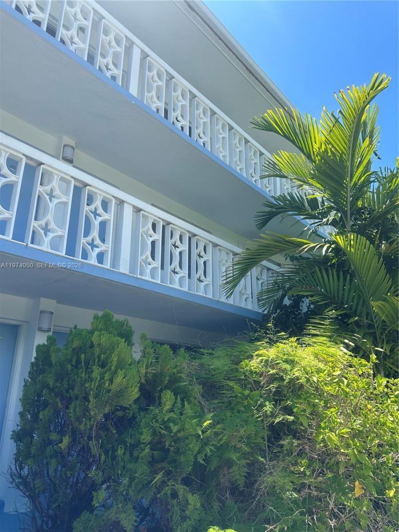 1120 102nd St, Unit 8, Bay Harbor Islands, FL 33154 Photo