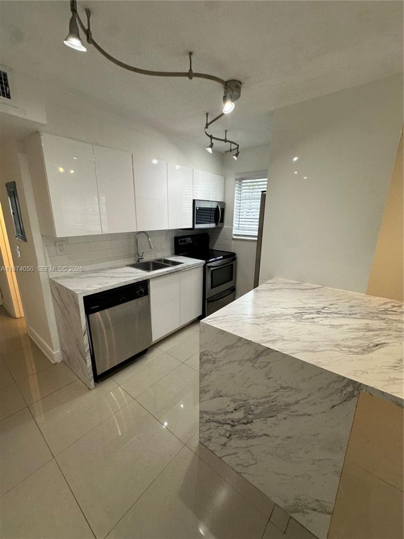 1120 102nd St, Unit 8, Bay Harbor Islands, FL 33154 Photo