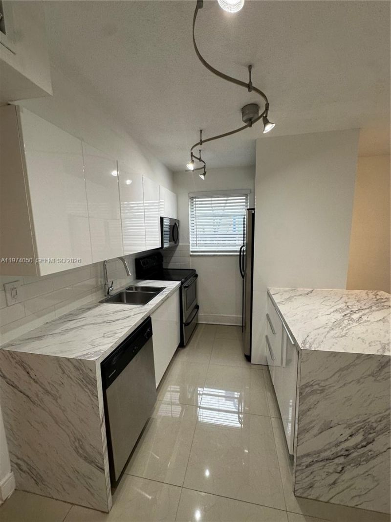1120 102nd St, Unit 8, Bay Harbor Islands, FL 33154 Photo