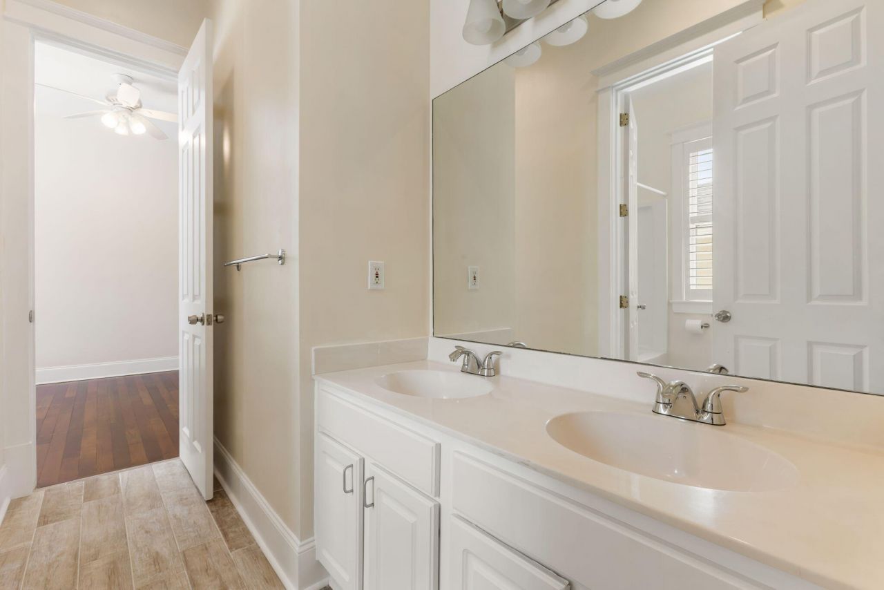 721 Hunt Club Run Photo 19