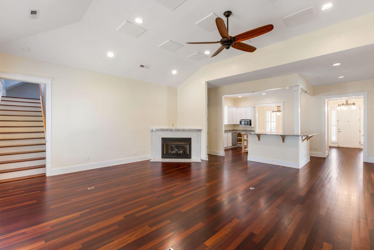 721 Hunt Club Run Photo 6