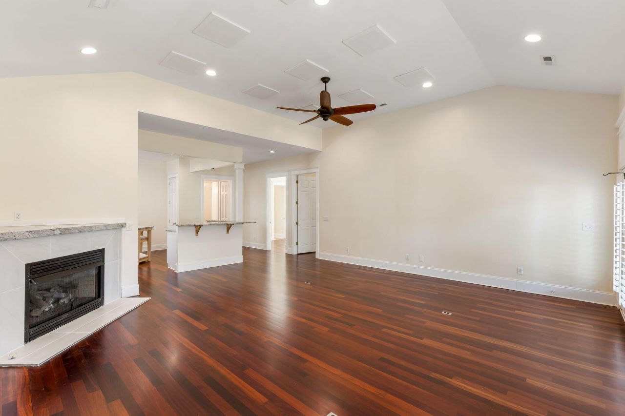 721 Hunt Club Run Photo 8