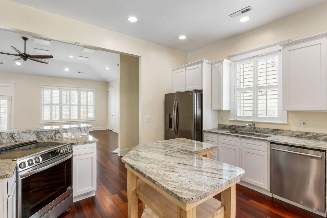 721 Hunt Club Run Photo 9