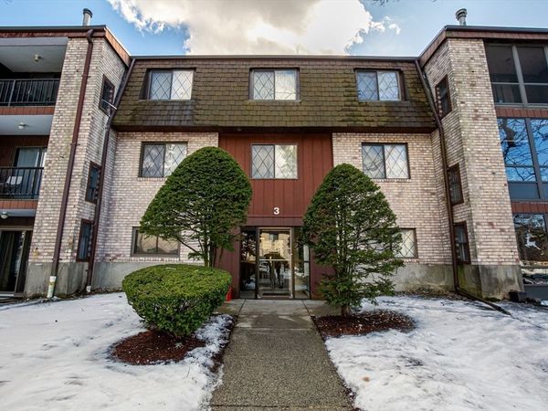 3 Greenbriar Dr, Unit 106, North Reading, MA 01864