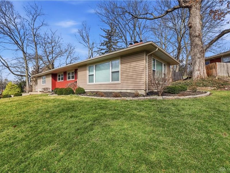 648 N Tanglewood Drive, Springfield, OH 45504 Photo 3