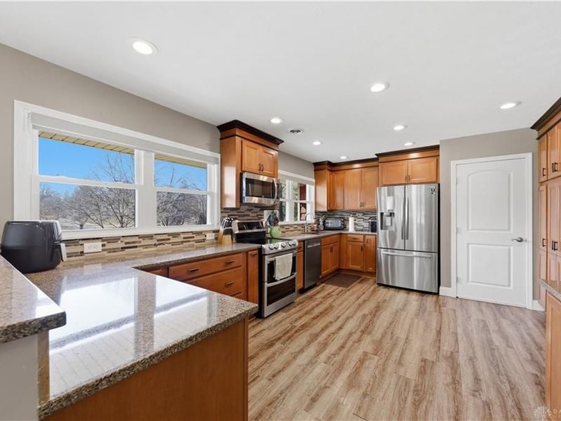 648 N Tanglewood Drive, Springfield, OH 45504 Photo 5