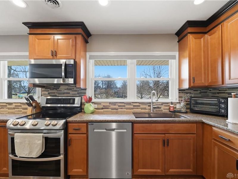 648 N Tanglewood Drive, Springfield, OH 45504 Photo 7