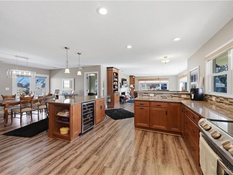 648 N Tanglewood Drive, Springfield, OH 45504 Photo 8