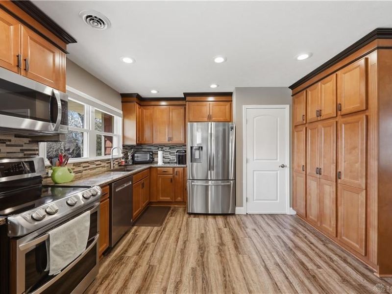 648 N Tanglewood Drive, Springfield, OH 45504 Photo 9