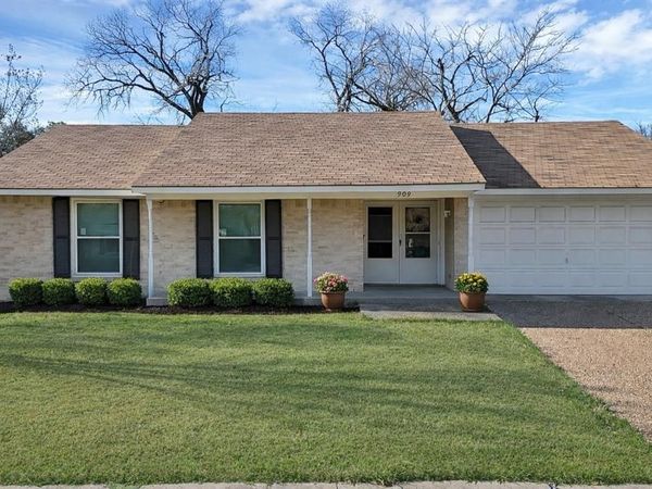 909 Ravencroft Drive, Garland, TX 75043