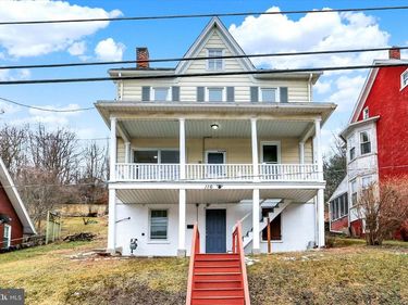 116 HANOVER STREET, GLEN ROCK, PA 17327