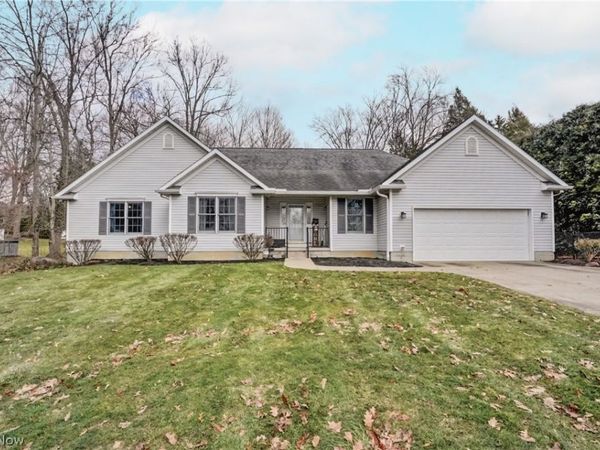 374 Spring Grove Drive, Tallmadge, OH 44278